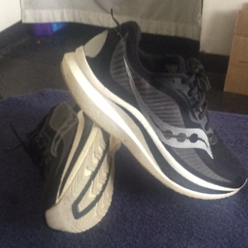 Saucony sleek black